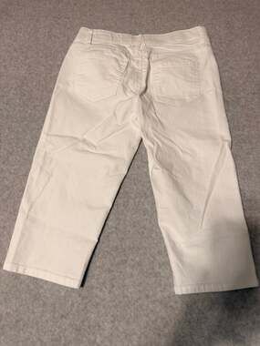 Angels Forever Young white capri jeans
